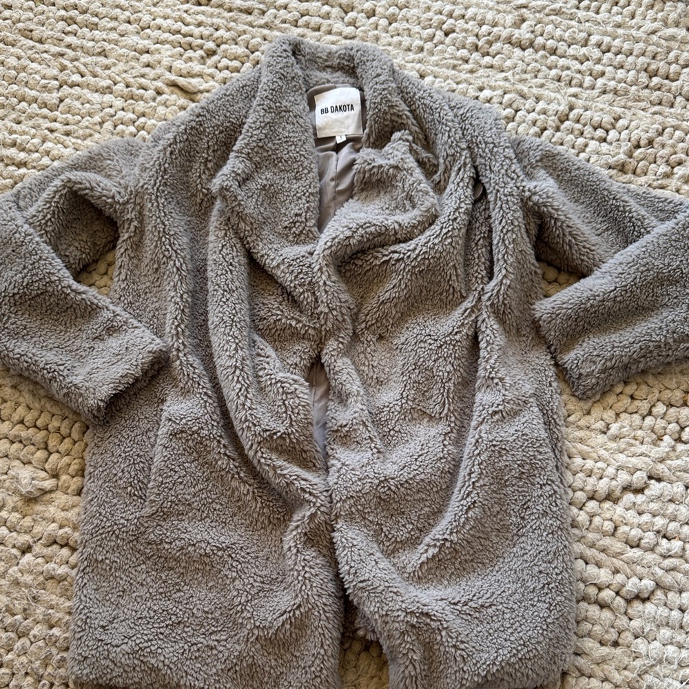 BB‎ Dakota Cozy Gray Faux Fur Jacket size small